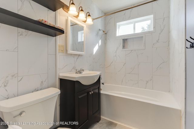 7561 Clark Road, Bath, MI 48808