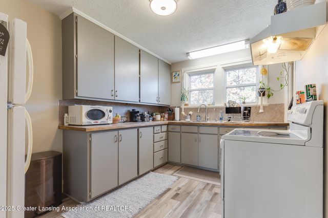 7561 Clark Road, Bath, MI 48808