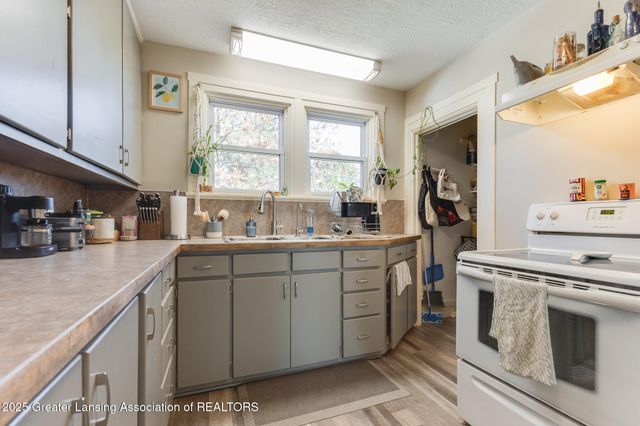 7561 Clark Road, Bath, MI 48808