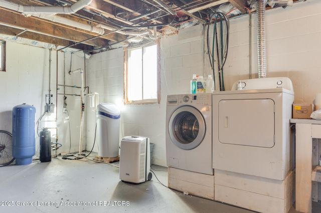 7561 Clark Road, Bath, MI 48808