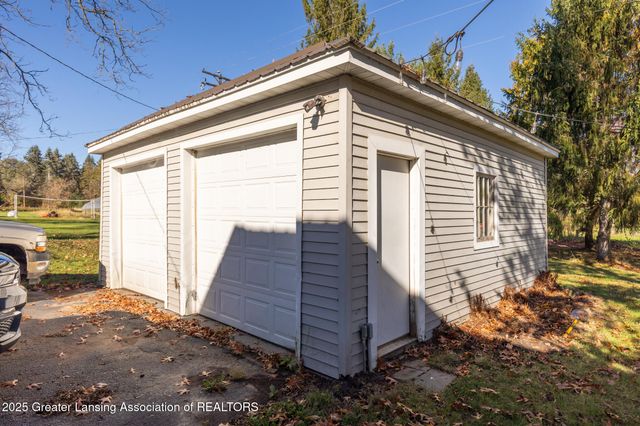 7561 Clark Road, Bath, MI 48808