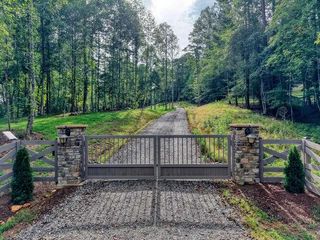 869 Garrett Circle, Blairsville, GA 30512