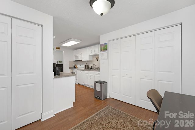 524 Regency Drive, Charlotte, NC 28211