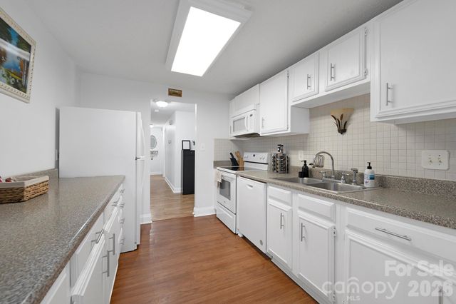 524 Regency Drive, Charlotte, NC 28211