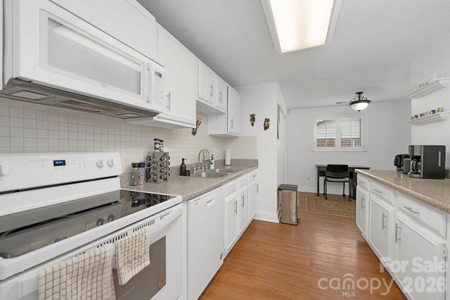 524 Regency Drive, Charlotte, NC 28211