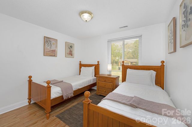 524 Regency Drive, Charlotte, NC 28211