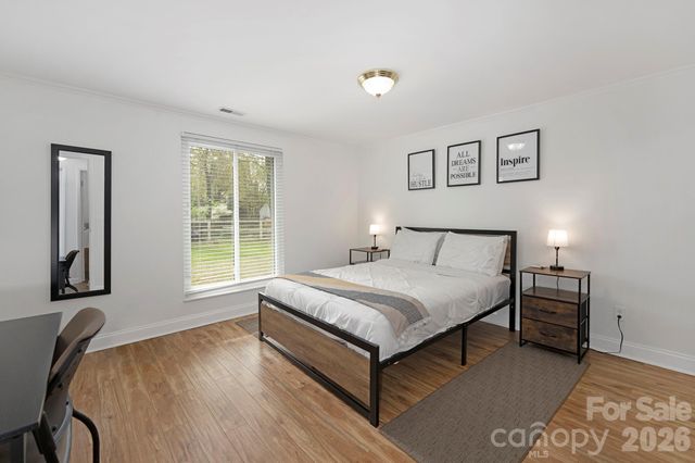 524 Regency Drive, Charlotte, NC 28211