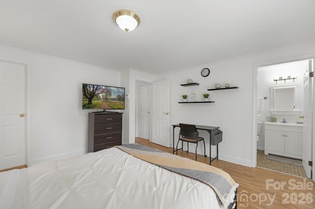 524 Regency Drive, Charlotte, NC 28211