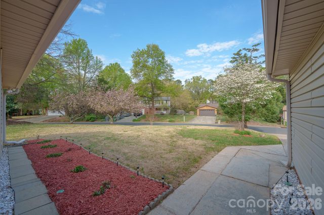 524 Regency Drive, Charlotte, NC 28211