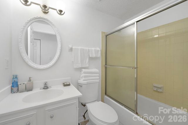 524 Regency Drive, Charlotte, NC 28211