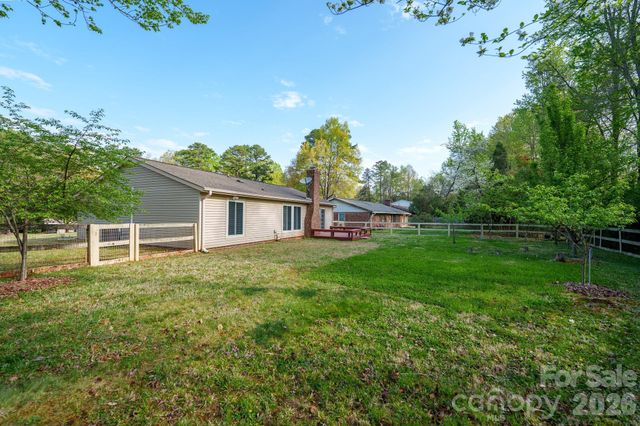 524 Regency Drive, Charlotte, NC 28211