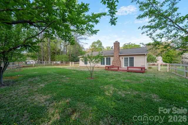 524 Regency Drive, Charlotte, NC 28211