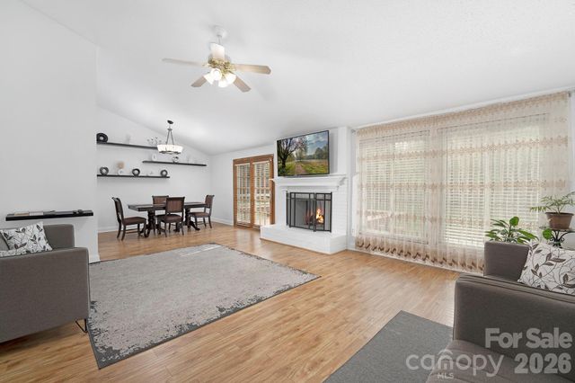 524 Regency Drive, Charlotte, NC 28211