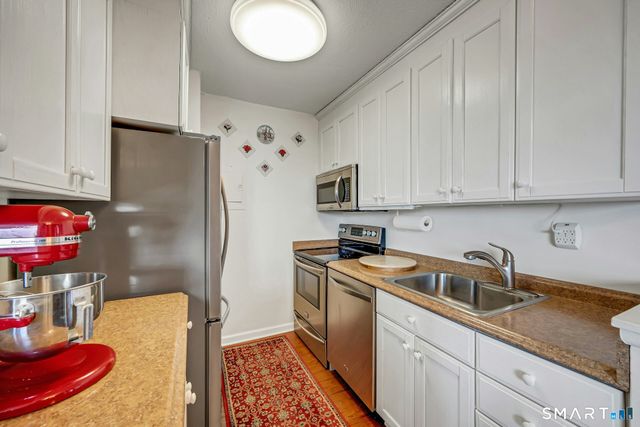 44 Strawberry Hill Avenue 9A, Stamford, CT 06902