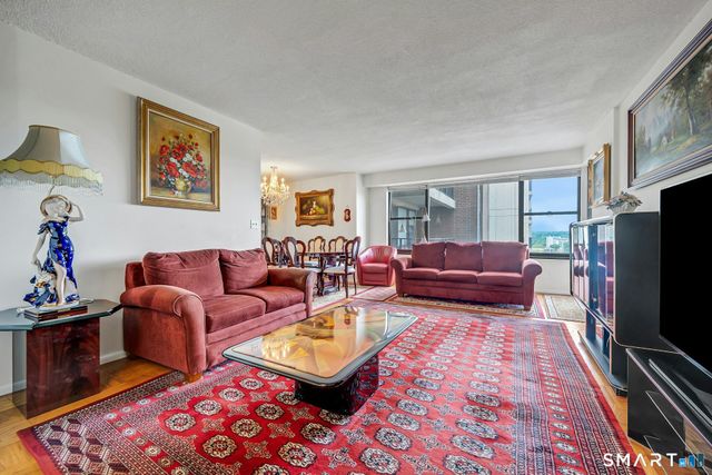 44 Strawberry Hill Avenue 9A, Stamford, CT 06902