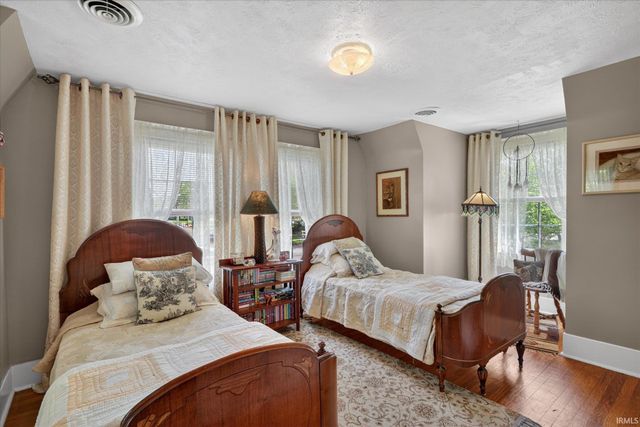 2617 Erskine Boulevard, South Bend, IN 46614