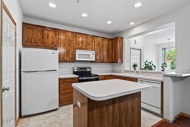 13810 54th Avenue N, Plymouth, MN 55446