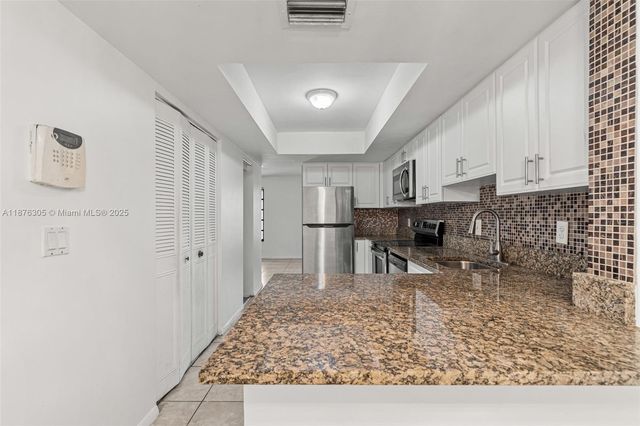 2607 NW 47th Ln 3304, Lauderdale Lakes, FL 33313