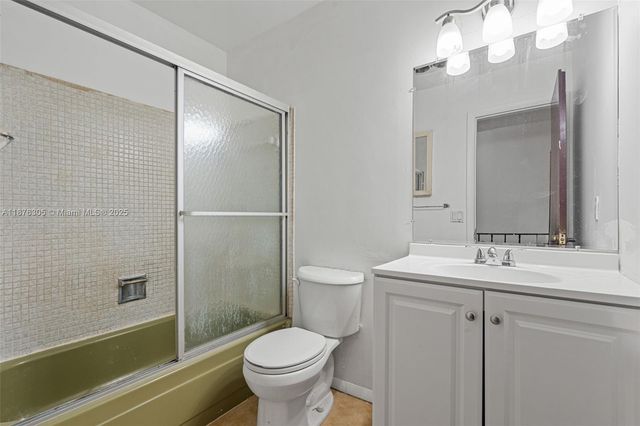 2607 NW 47th Ln 3304, Lauderdale Lakes, FL 33313