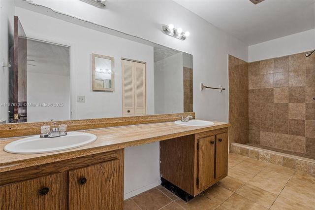 2607 NW 47th Ln 3304, Lauderdale Lakes, FL 33313