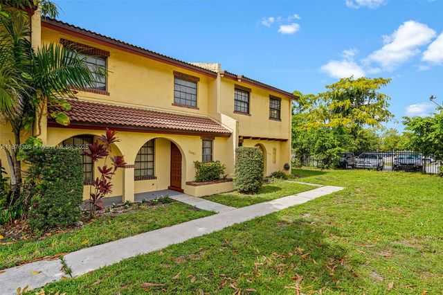 2607 NW 47th Ln 3304, Lauderdale Lakes, FL 33313