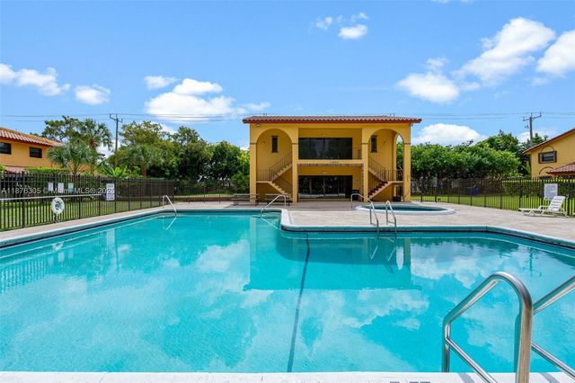 2607 NW 47th Ln 3304, Lauderdale Lakes, FL 33313