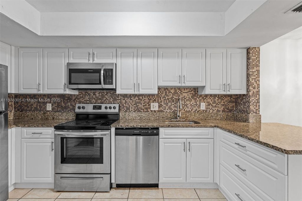 2607 NW 47th Ln 3304, Lauderdale Lakes, FL 33313