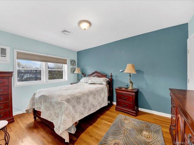 2576 Harding Avenue, Bronx, NY 10465