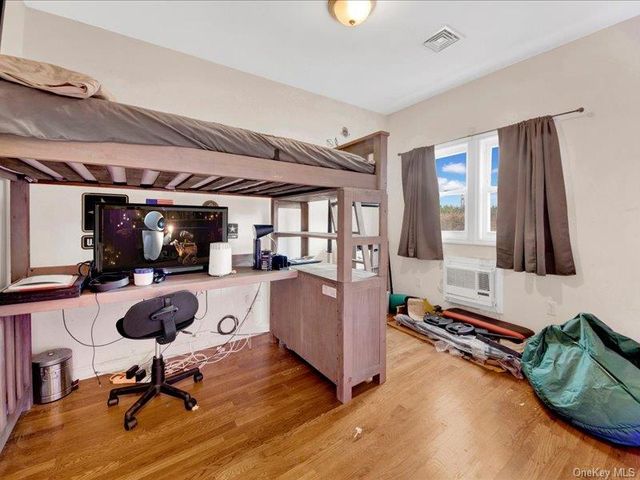 2576 Harding Avenue, Bronx, NY 10465