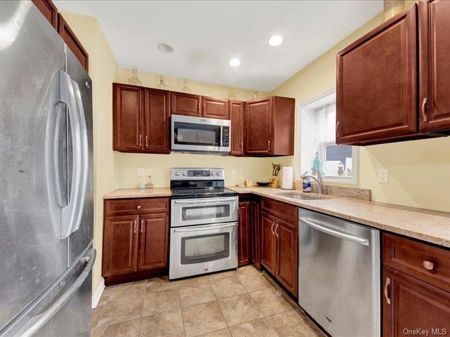 2576 Harding Avenue, Bronx, NY 10465