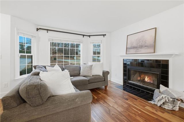 618 Wedgewood Drive, Woodstock, GA 30189