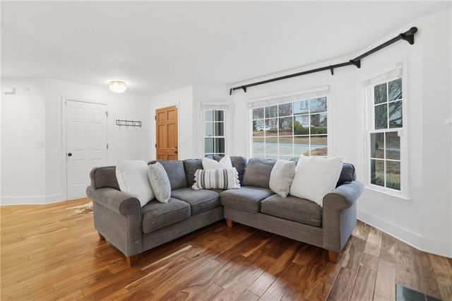 618 Wedgewood Drive, Woodstock, GA 30189