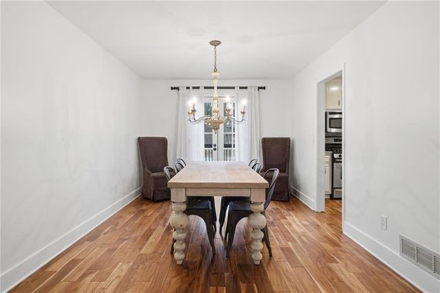 618 Wedgewood Drive, Woodstock, GA 30189