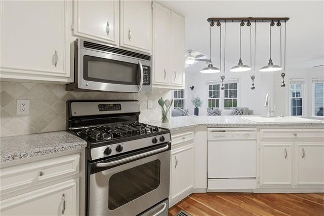 618 Wedgewood Drive, Woodstock, GA 30189