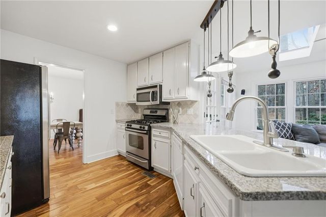 618 Wedgewood Drive, Woodstock, GA 30189