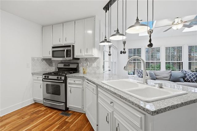 618 Wedgewood Drive, Woodstock, GA 30189