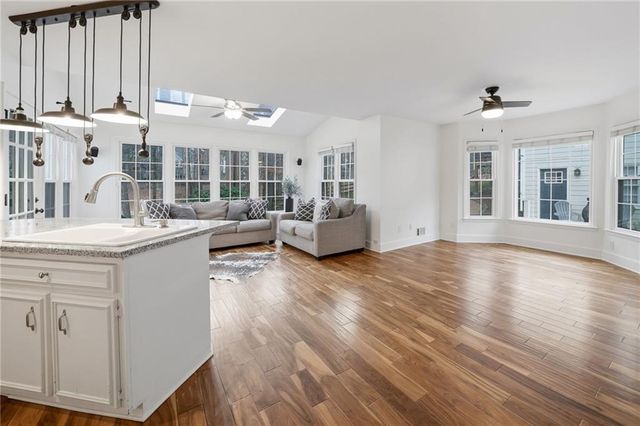 618 Wedgewood Drive, Woodstock, GA 30189