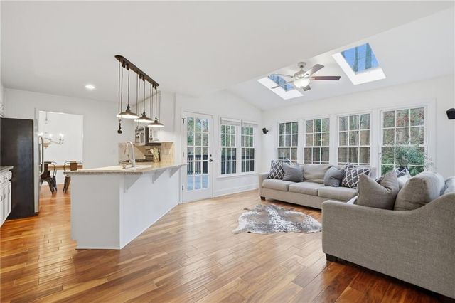 618 Wedgewood Drive, Woodstock, GA 30189