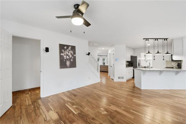 618 Wedgewood Drive, Woodstock, GA 30189