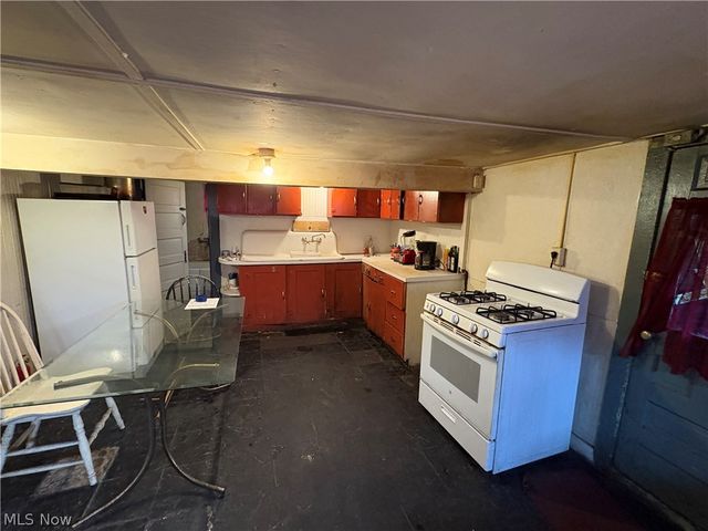 759 Gaylord Avenue, Masury, OH 44438