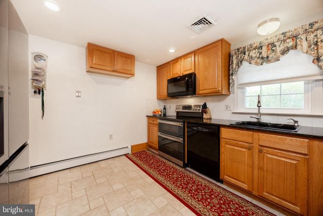 604 N LINE ST, Lansdale, PA 19446