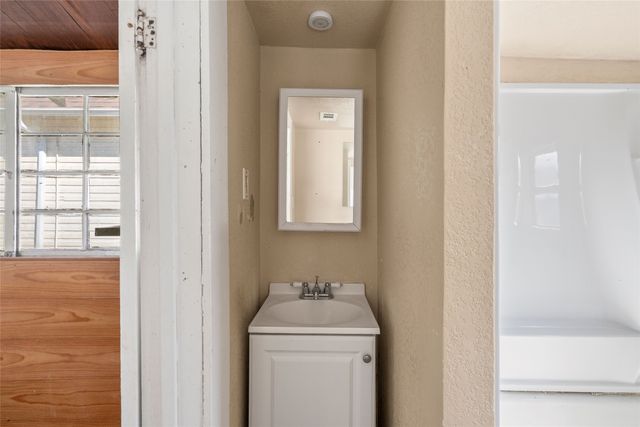 5611 Alton Avenue, Dallas, TX 75214