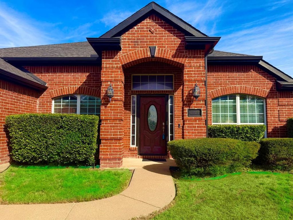 4898 Autumn Hill, Grand Prairie, TX 75052 — exterior
