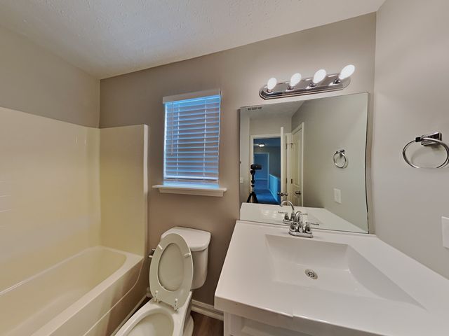 1421 E Nir Shreibman Blvd, La Vergne, TN 37086