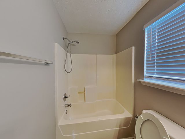 1421 E Nir Shreibman Blvd, La Vergne, TN 37086