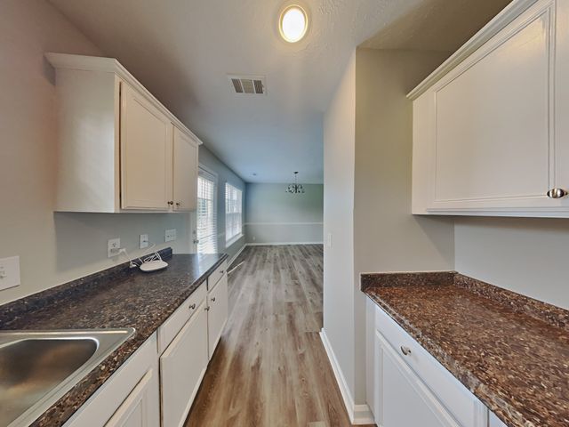 1421 E Nir Shreibman Blvd, La Vergne, TN 37086