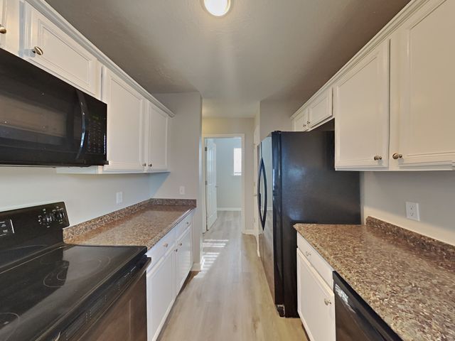 1421 E Nir Shreibman Blvd, La Vergne, TN 37086