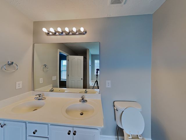1421 E Nir Shreibman Blvd, La Vergne, TN 37086