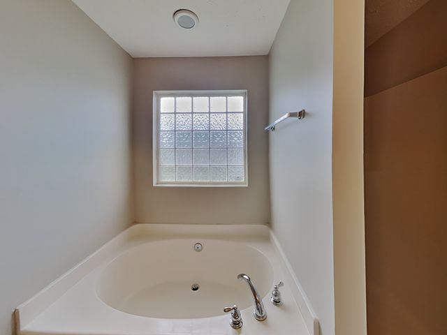 1421 E Nir Shreibman Blvd, La Vergne, TN 37086