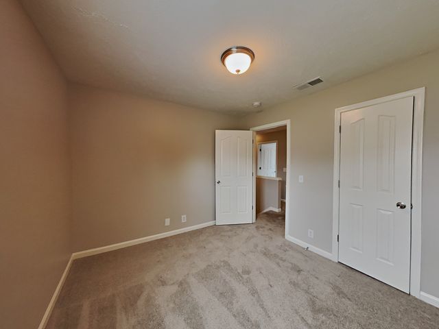 1421 E Nir Shreibman Blvd, La Vergne, TN 37086